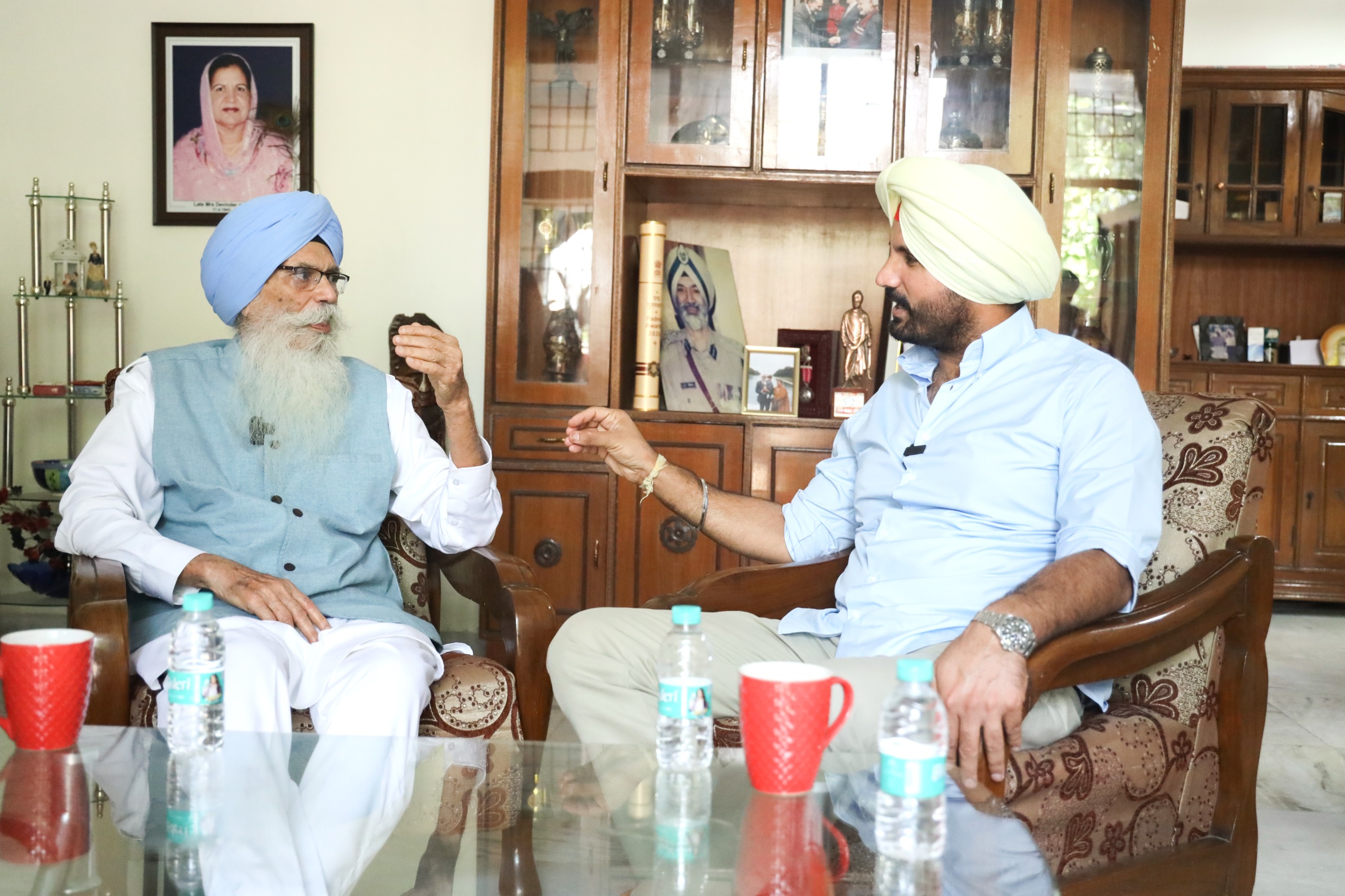 Punjab Congress Chief Raja Warring with Padma Shri Awardee S.Inderjit Singh During Courtesy Visit Image