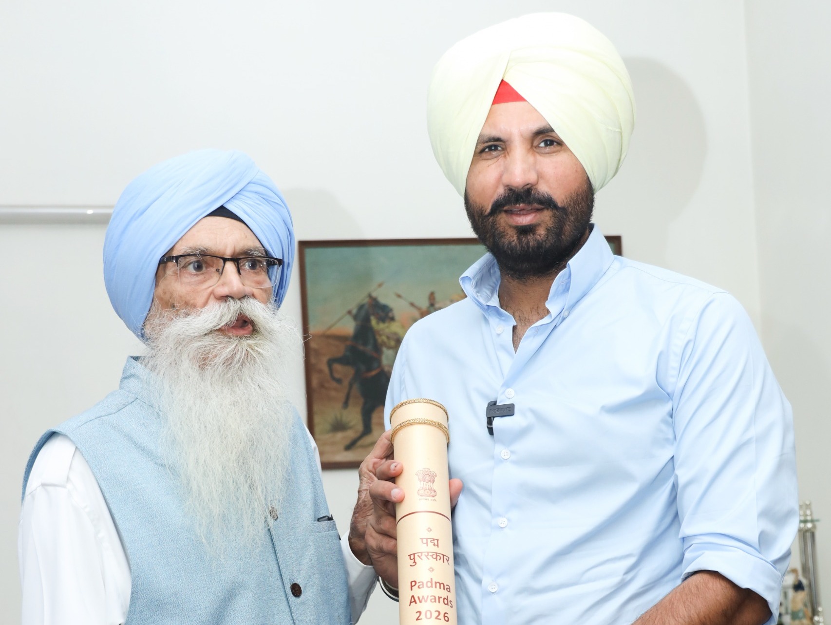 Punjab Congress Chief Raja Warring with Padma Shri Awardee S.Inderjit Singh During Courtesy Visit Image
