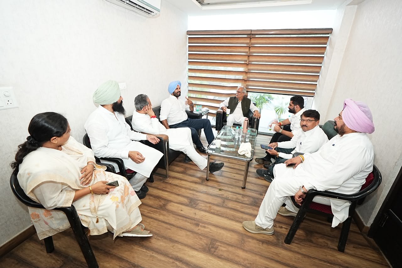 Shri Bhupesh Baghel, Punjab Congress In-charge, met with senior party leaders at Punjab Congress Bhawan, Chandigarh, to discuss organizational strengthening and preparations for the 2027 Punjab Assembly Elections. Image