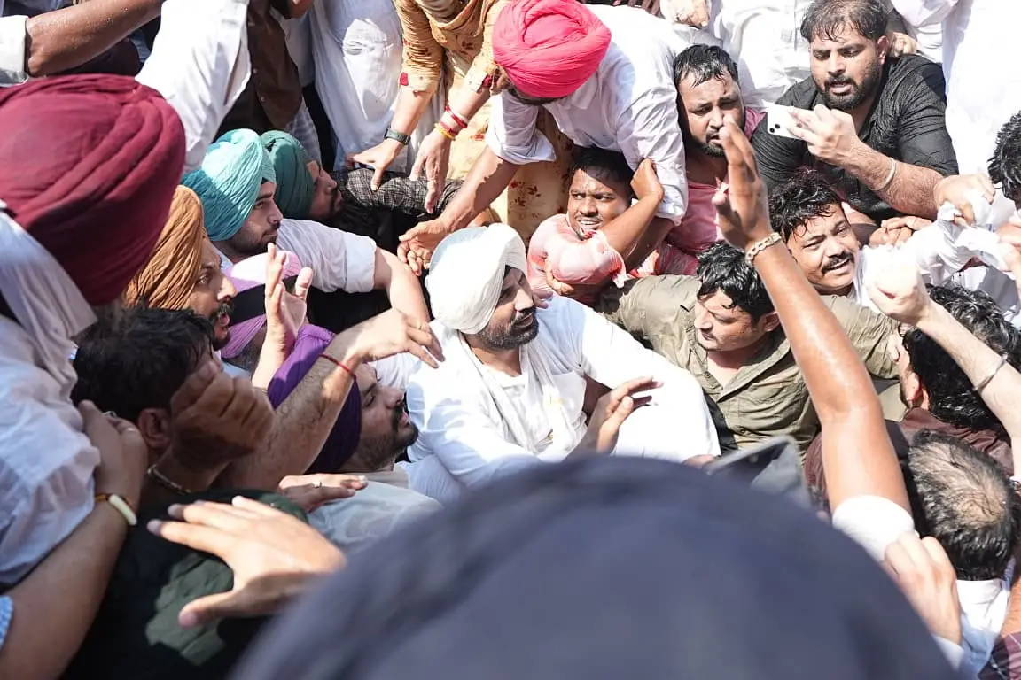 Punjab Congress President Raja Warring Exposes ₹7,000 Crore PSPCL Scam: Congress Workers Blocked by Water Cannons in Patiala Protest Image