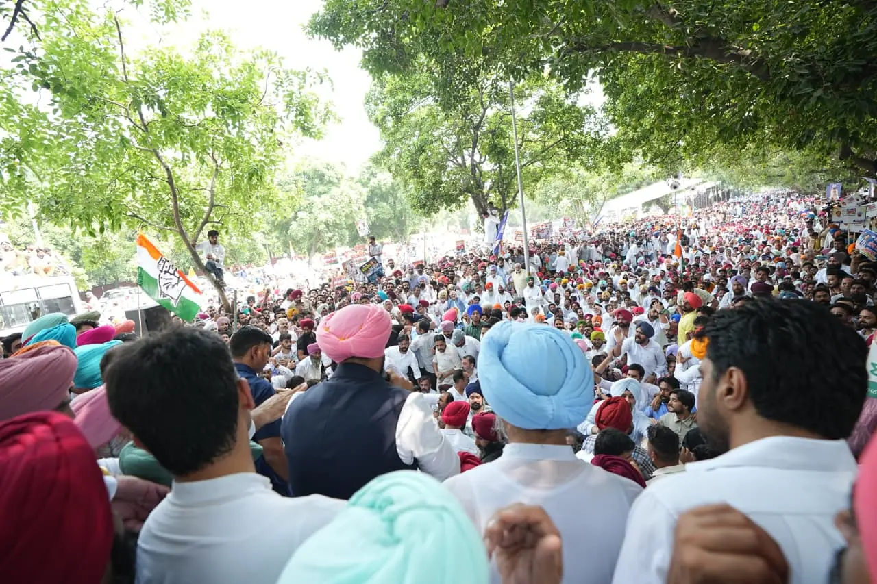 Raja Warring Leads Congress March to Harpal Cheema's Residence in Chandigarh, Demanding Justice for Gulzar Singh Amid Police Water Cannons and Detentions Image