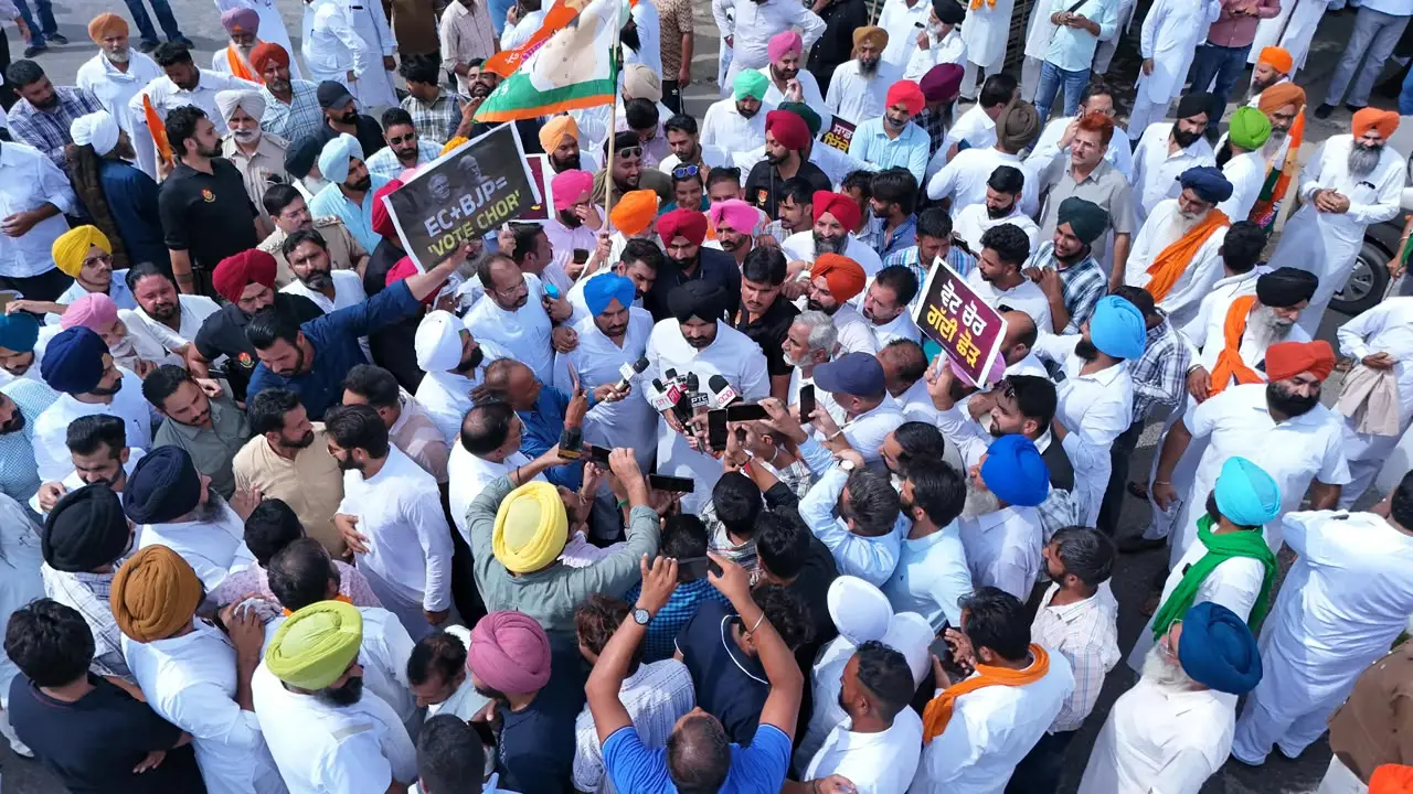 Raja Warring Leads Congress Protest in Ferozepur Demanding Removal and Arrest of CEC Gyanesh Kumar Image