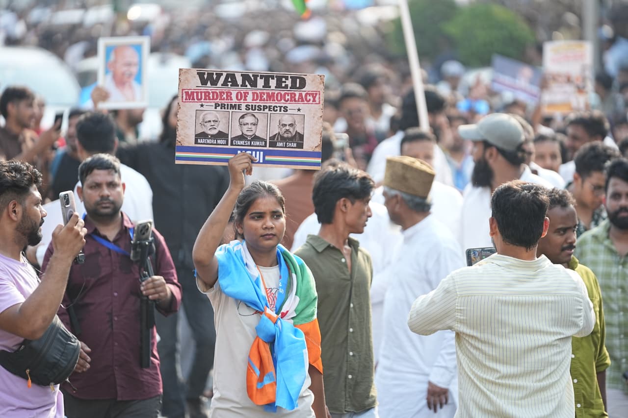 Raja Warring Joins Rahul Gandhi, Priyanka Gandhi in Vote Chori Protest in Delhi: Photos of the March, Detentions and Sit-In Image