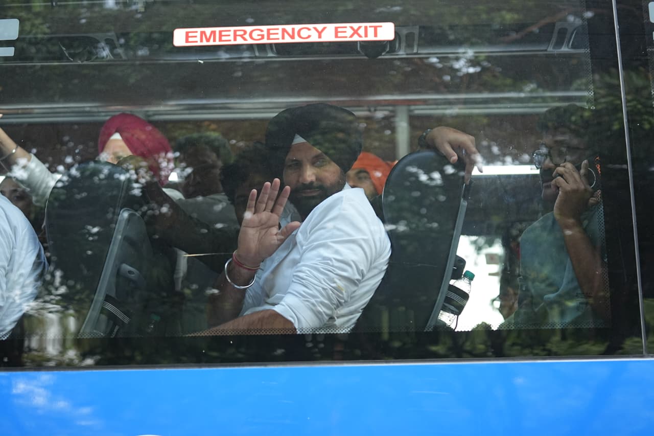 Raja Warring Joins Rahul Gandhi, Priyanka Gandhi in Vote Chori Protest in Delhi: Photos of the March, Detentions and Sit-In Image