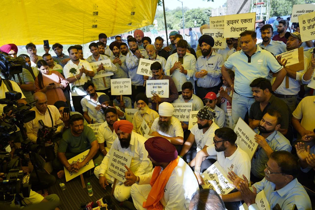 Raja Warring Addressing App-Based Cab Drivers During Their Protest in Chandigarh Image