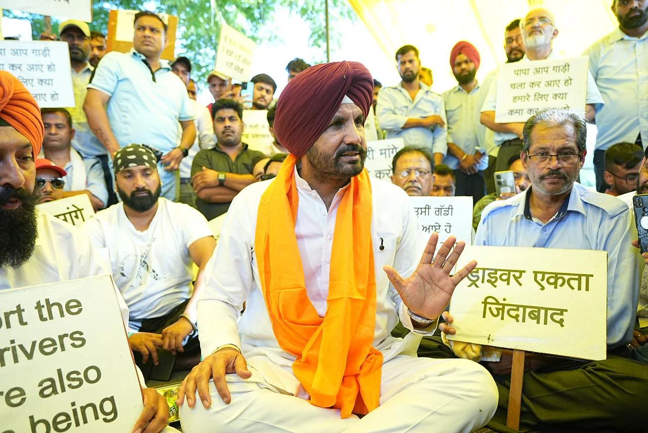 Raja Warring Addressing App-Based Cab Drivers During Their Protest in Chandigarh Image