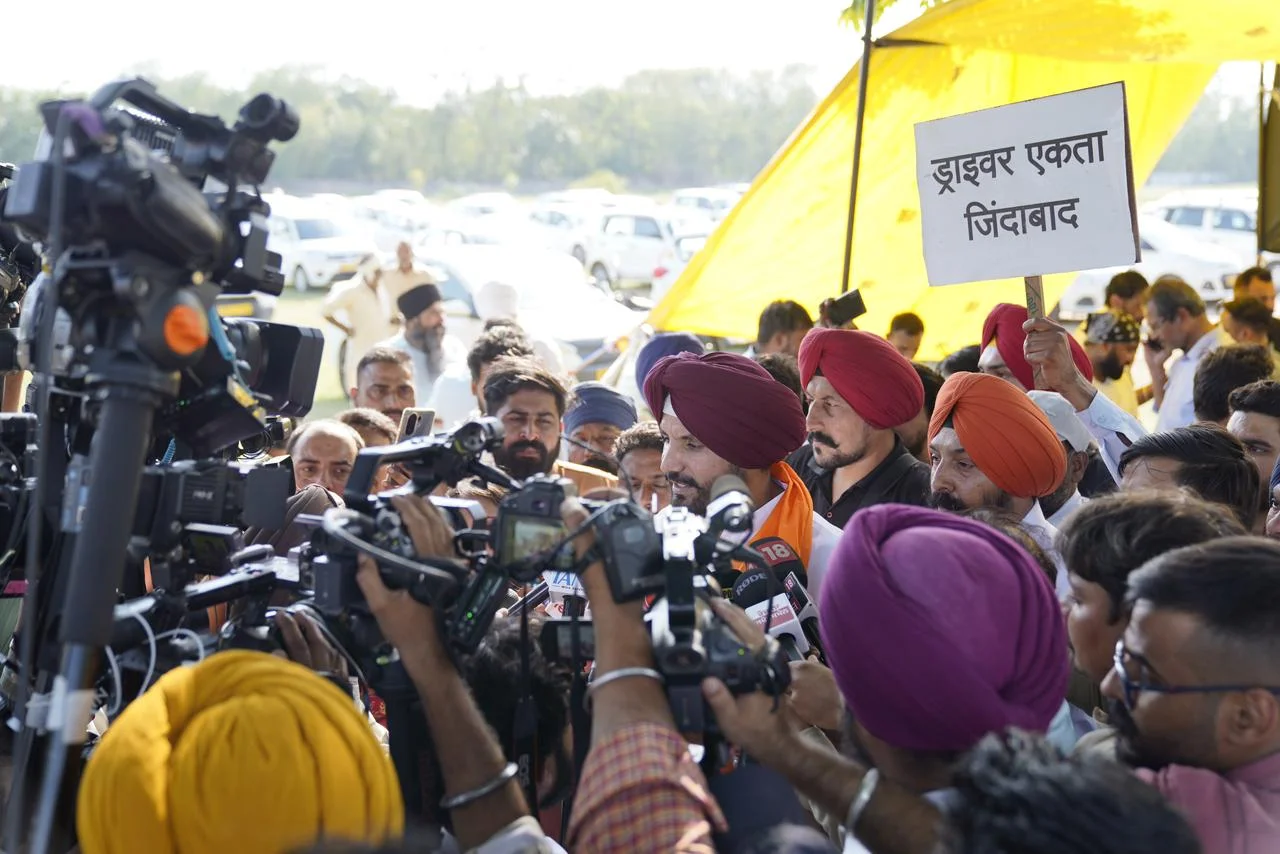 Raja Warring Addressing App-Based Cab Drivers During Their Protest in Chandigarh Image