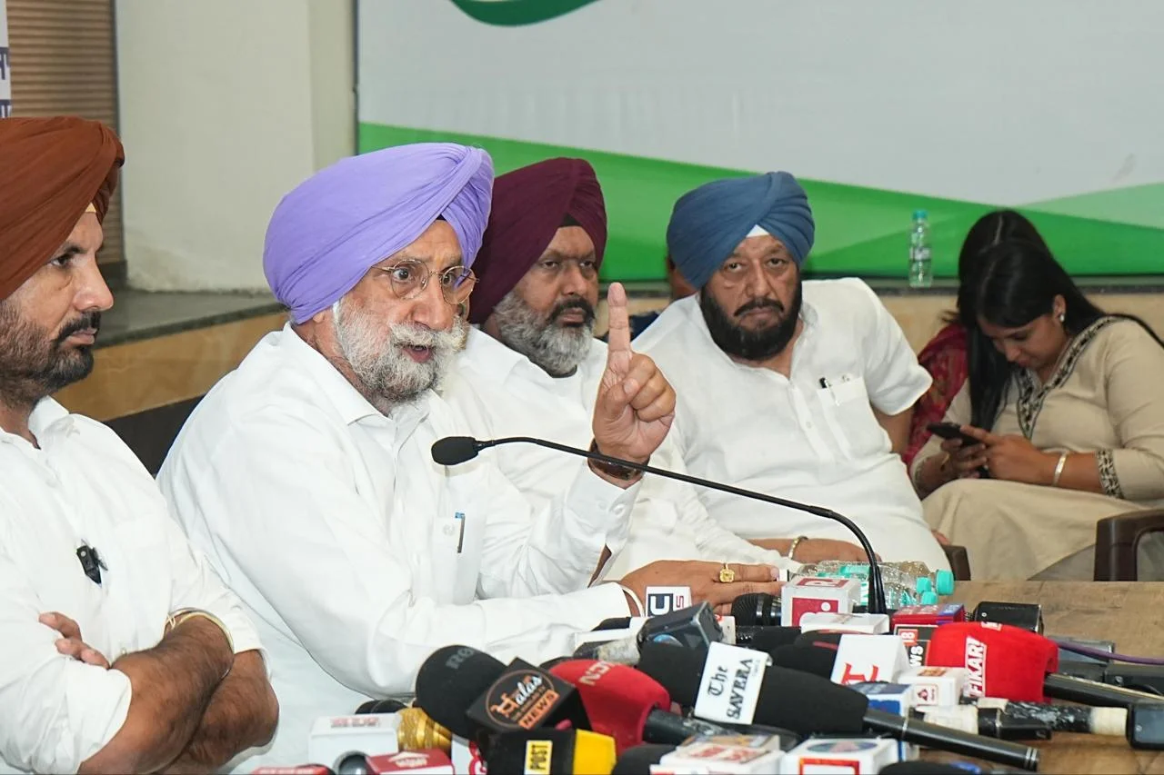 Raja Warring Alongside Senior Congress Leaders Presents the Party's United Stand on Bhagwant Mann's Resignation and the Akal Takht Issue Image