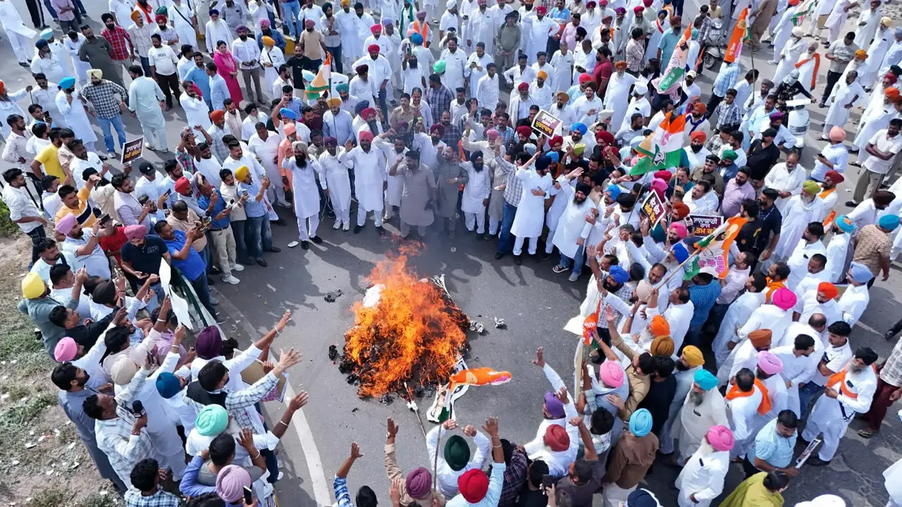 Punjab Congress President Raja Warring Leads Ferozepur Protest Demanding Removal and Arrest of CEC Gyanesh Kumar, Calls BJP and AAP Two Sides of the Same Coin